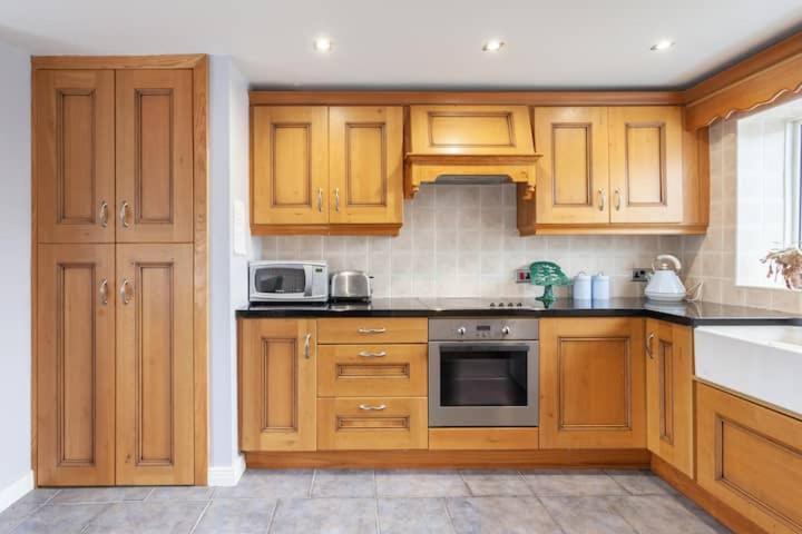 Charming Cottage 4 Bedroom Acton  Exterior foto